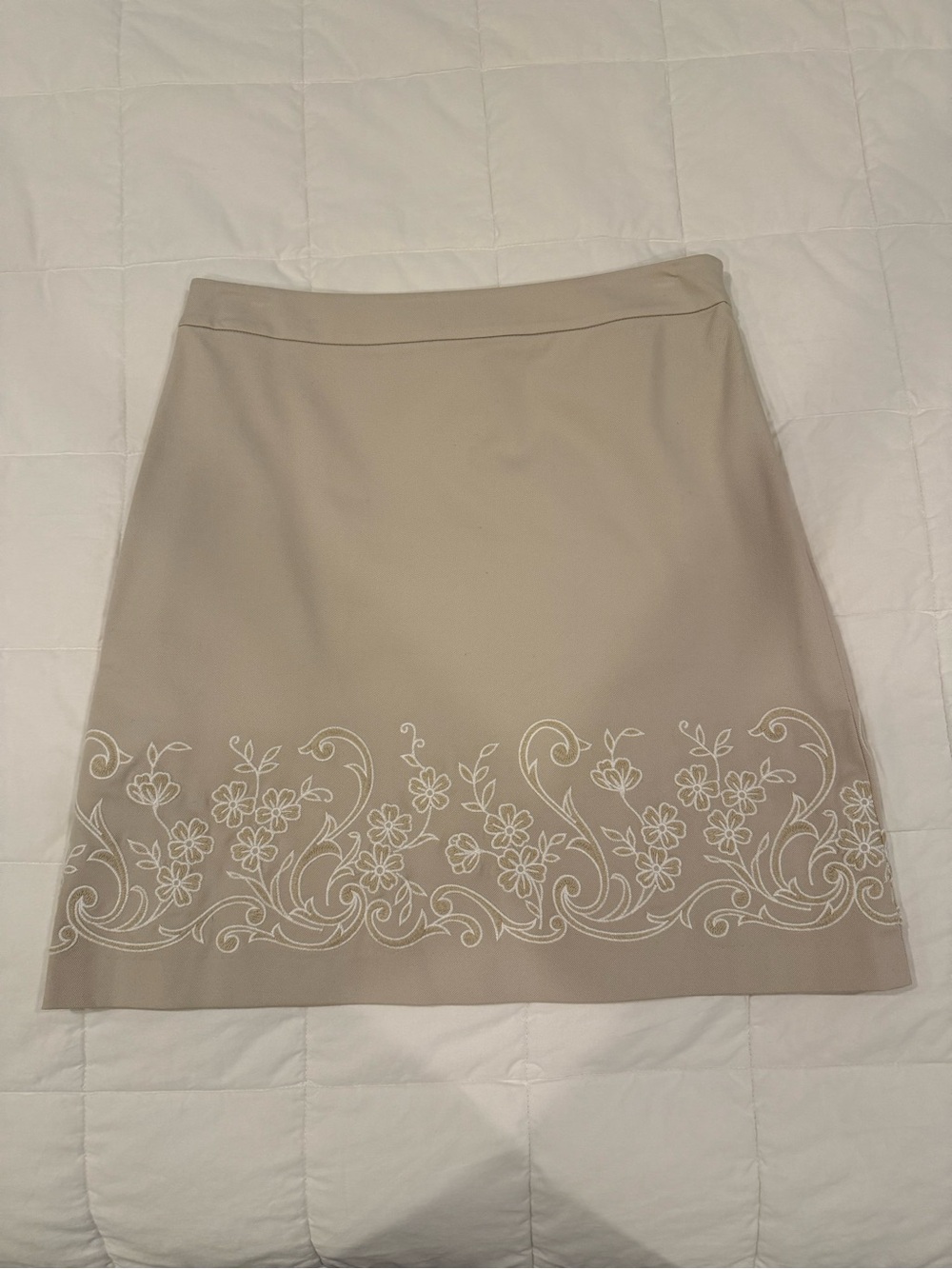 🌼 Brooks Brothers Beige A-Line Skirt with White Floral Embroidery Size 4